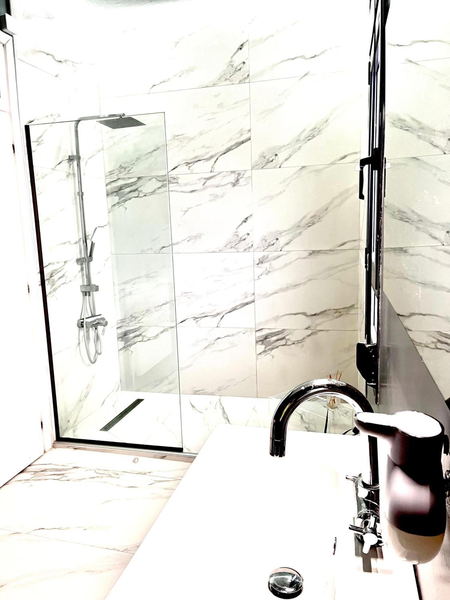 Crystal - Apartment With Garden & Parking كوموتيني المظهر الخارجي الصورة